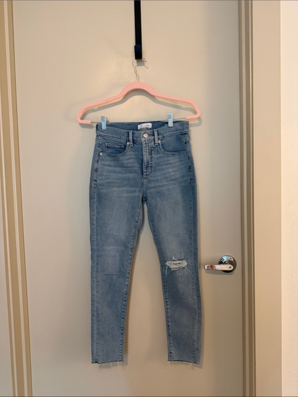 NWOT Loft Distressed Skinny Ankle Jeans